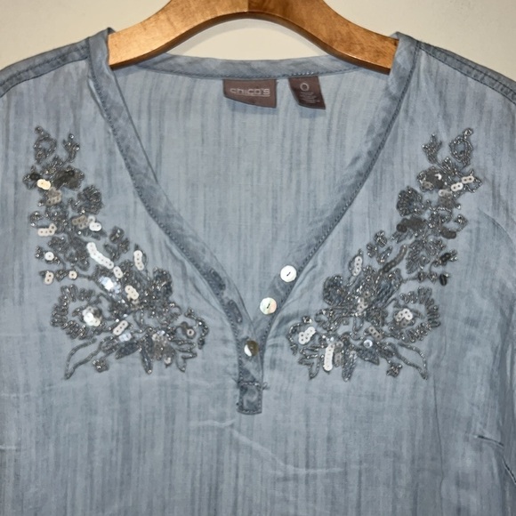 Women’s Chico’s size 0 sparkly embellished denim chambray blouse Small - Picture 2 of 7
